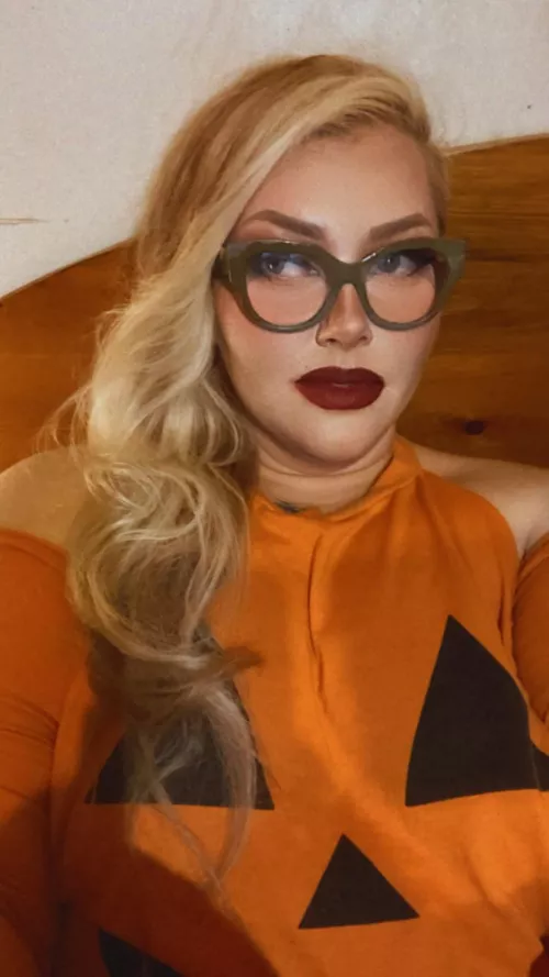 How do we feel about red lipstick? by moon_witch_cupcake