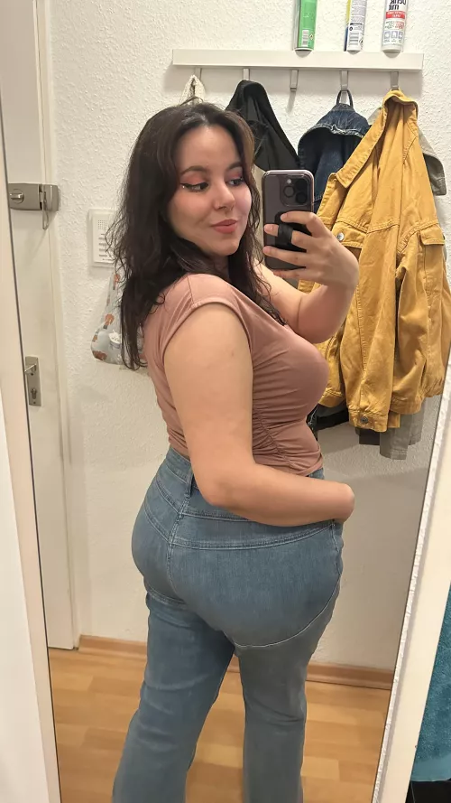 i love these jeans on me! [f] by kittycatpeach