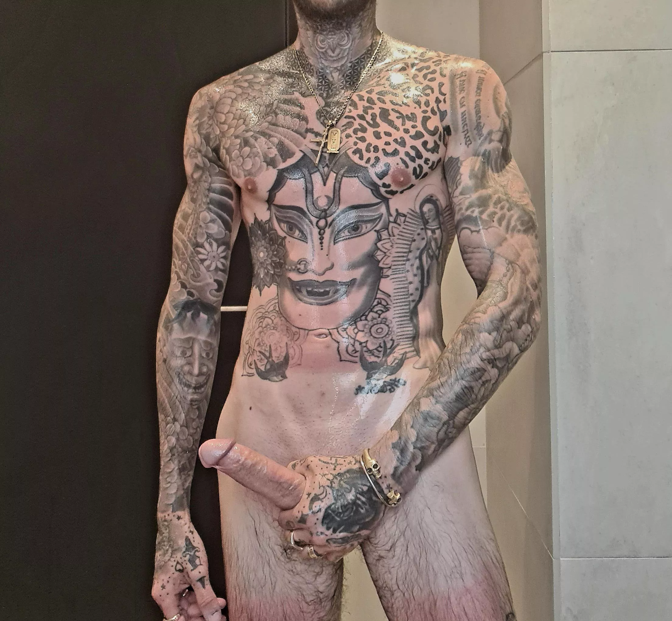 LIVE NOW. Chaturbate: EssexInk posted by essxboy