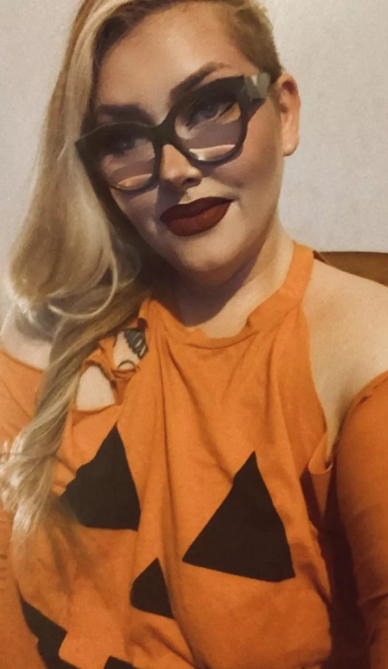 Only 91 days till Halloween 🎃 posted by moon_witch_cupcake