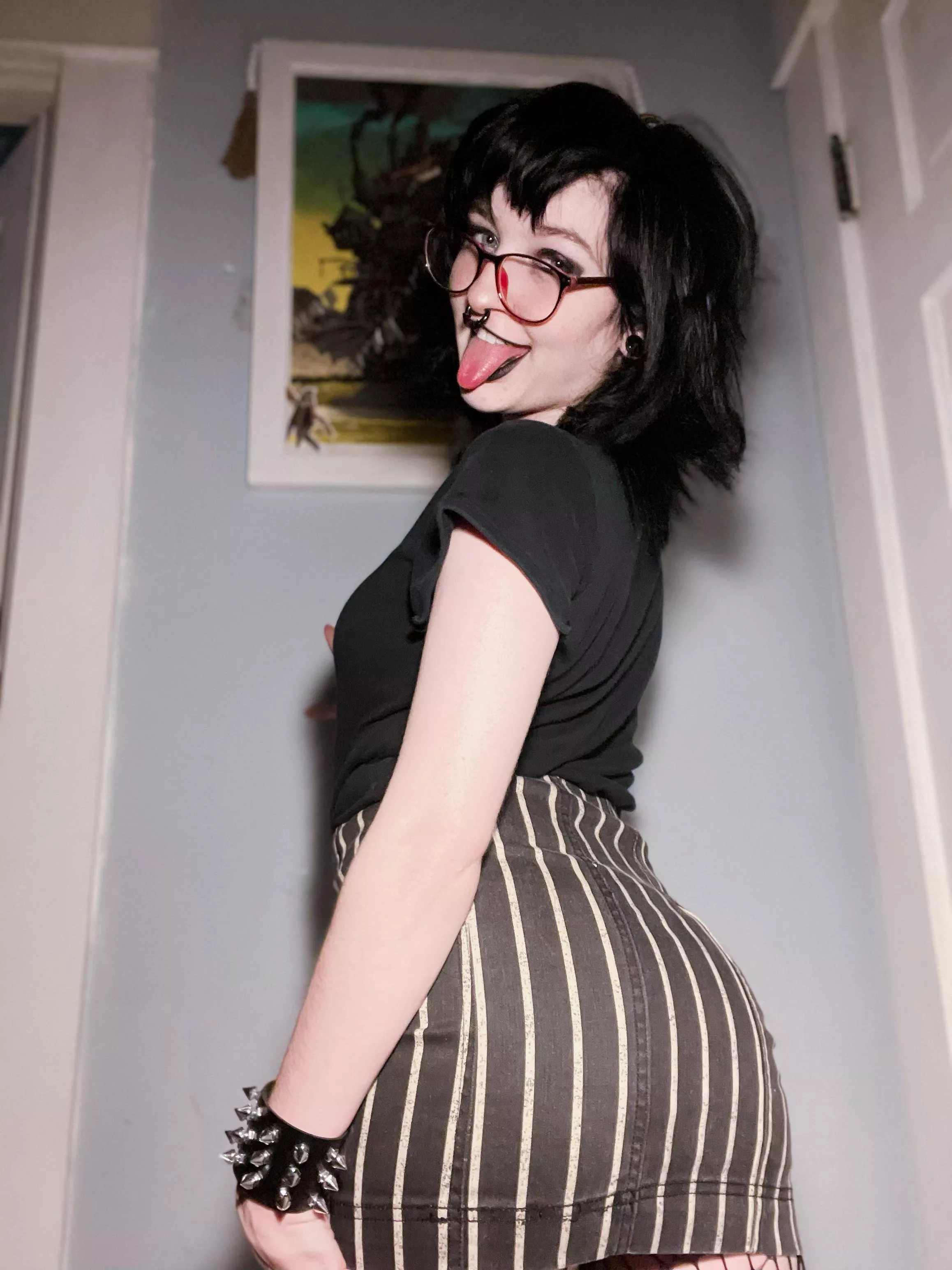 Spooky babe 🖤 posted by gooddpuppyyy