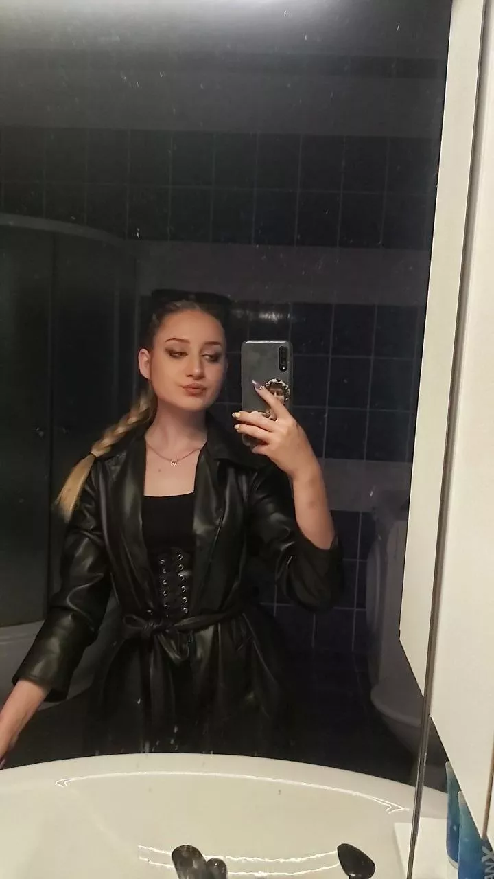 Tonights outfit :) posted by Massivebubu69