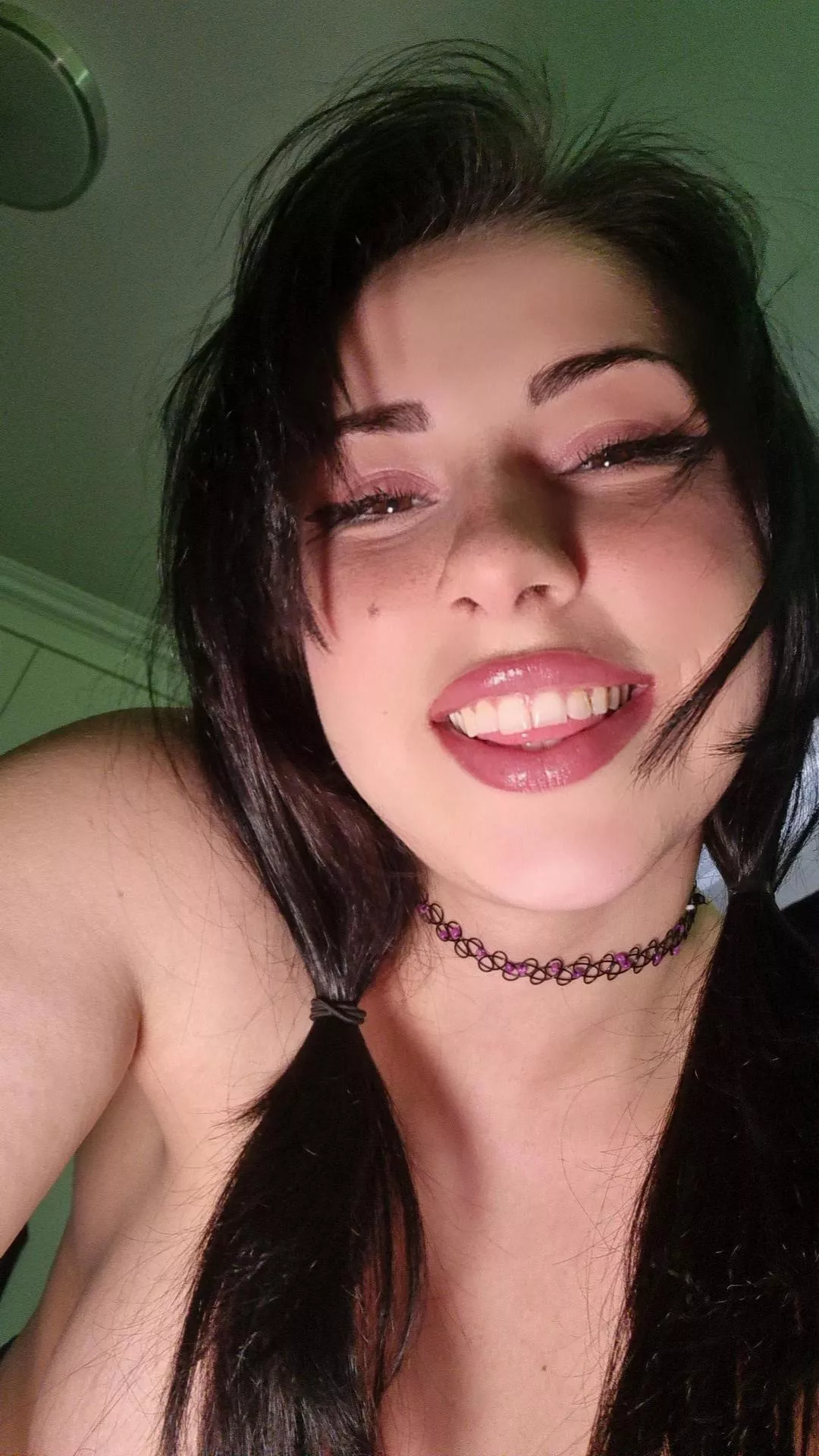 Emotional support slut reporting for duty 🫡 posted by strickland_banks