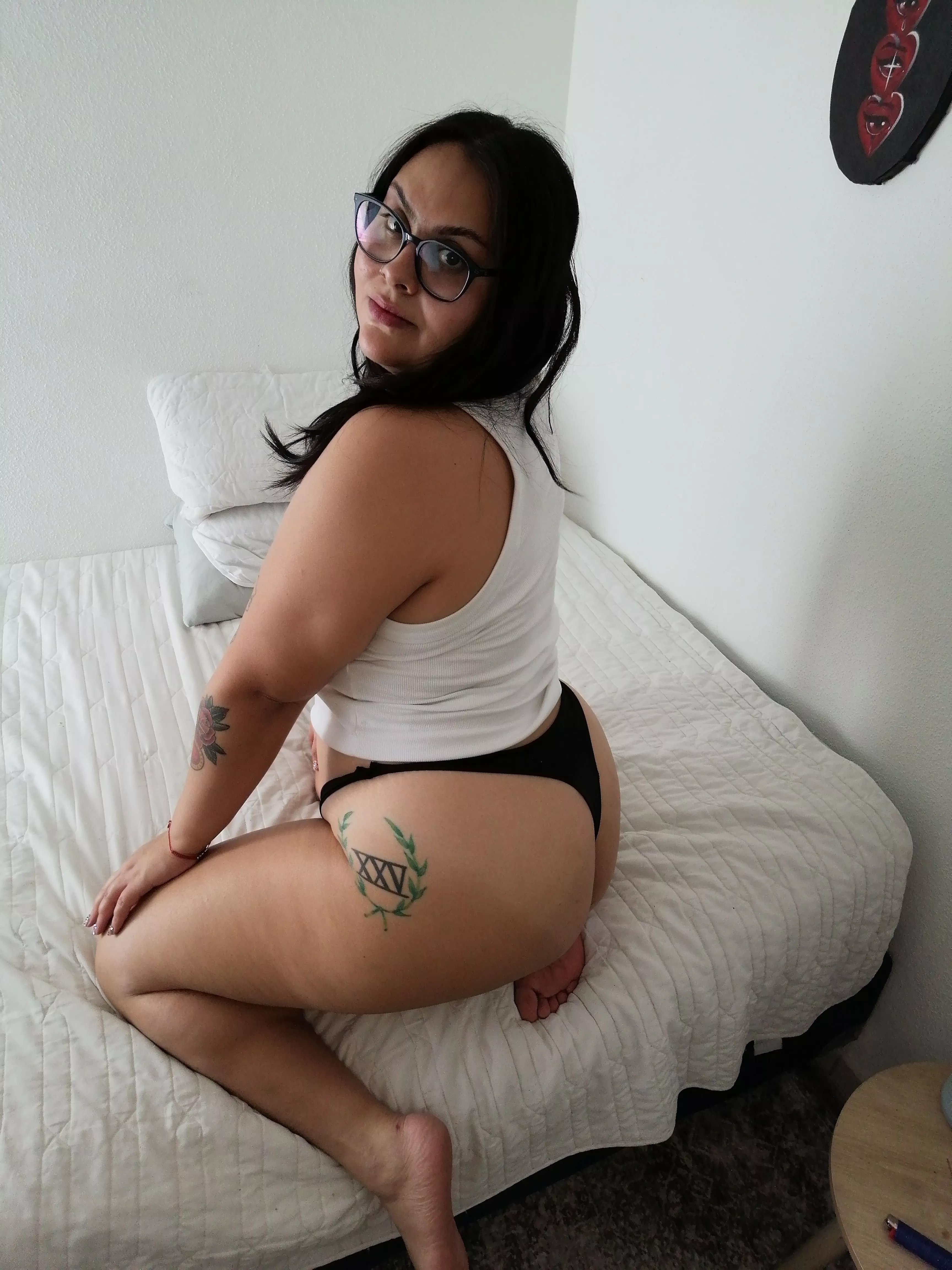 Your chubby friend shows you her ass, how do you respond? posted by Mutedhoneybee