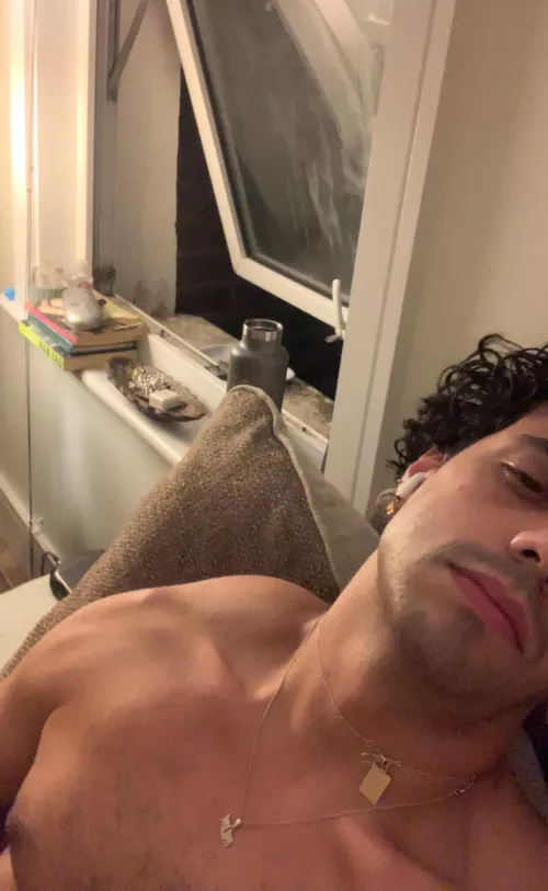 28 M UK fit, MUSC verbal alpha w hung massive cock looking for fit subs, muscle or dick comparison w other fit hung lads sc:xltheo by rcc933