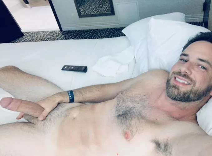 Anyone else like to hang out naked in hotel rooms? by sexysecretguy69