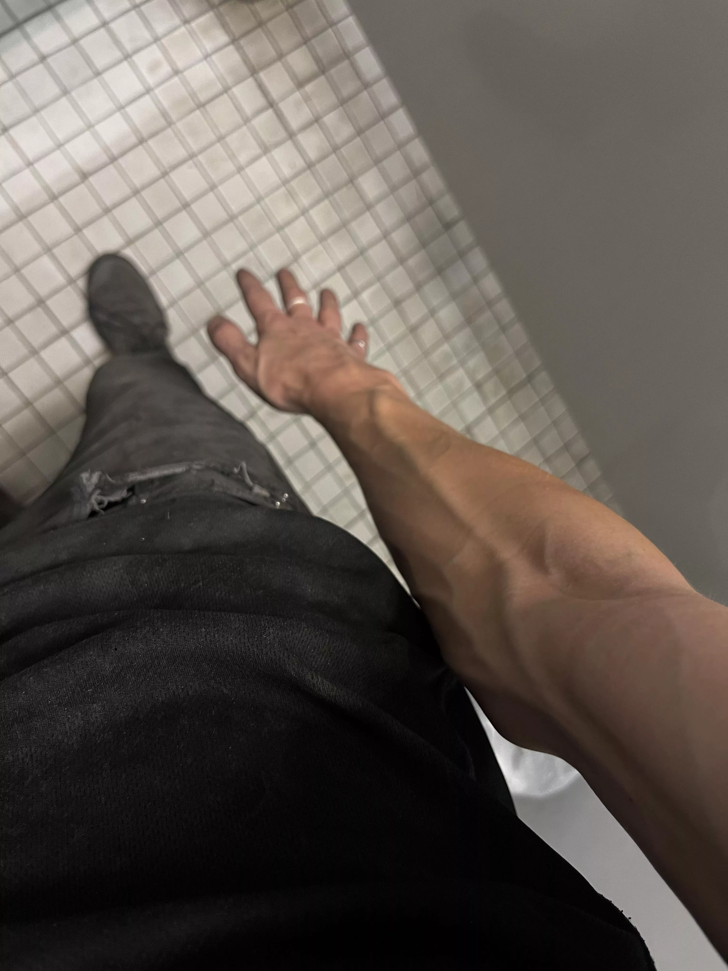 Boss makes a dollar, I make a dime, I Shoot thirst traps on company time posted by fetshit