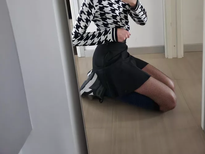 Do i look good in this? (its my first time ever posting something on reddit please be nice im nervous :<) by Fabie_