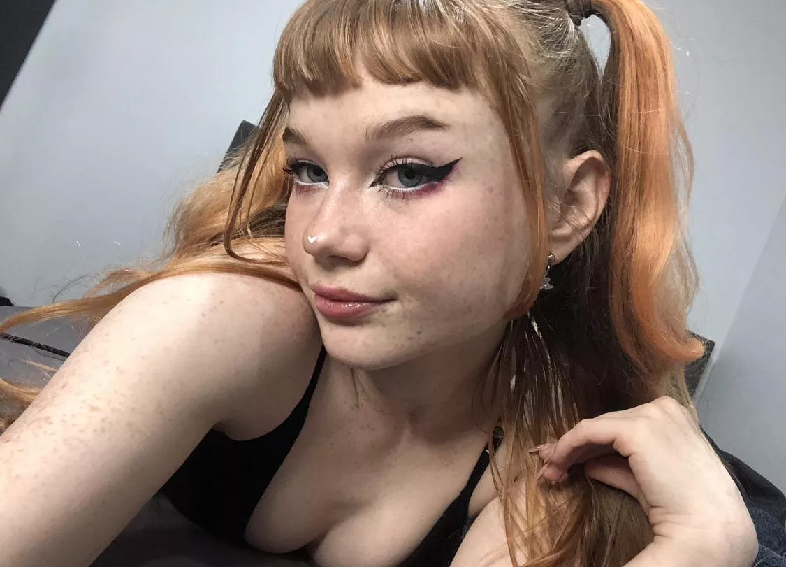 embracing my freckles posted by pocketpixxie