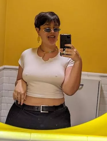 I got chill in the bathroom posted by nix_willow