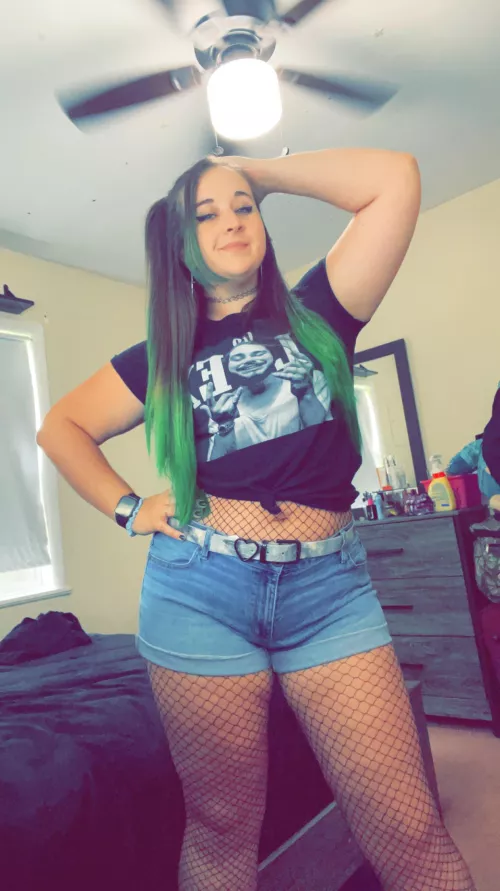 My favorite color 💚 by Amylouwho09