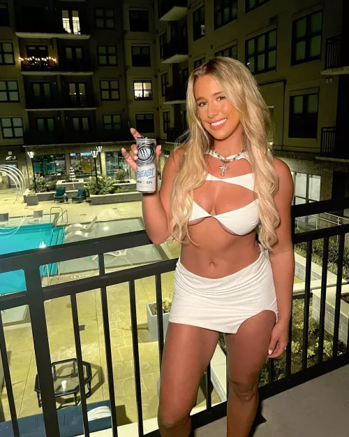 Tight abs, short skirt by HonestRunner