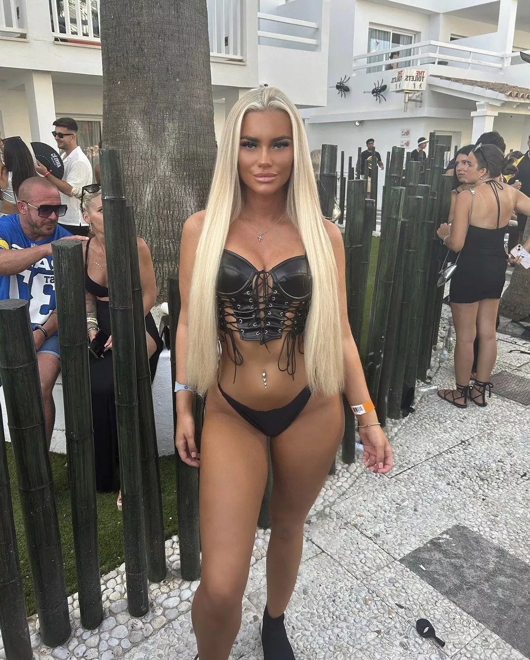 Bimbo posted by corruptusextremis