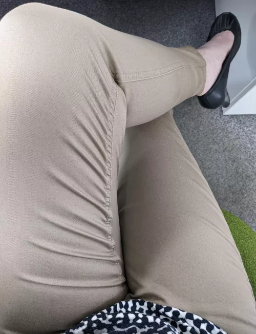 Busy morning of meetings, time for tea ☕ by lonely_chameleon_