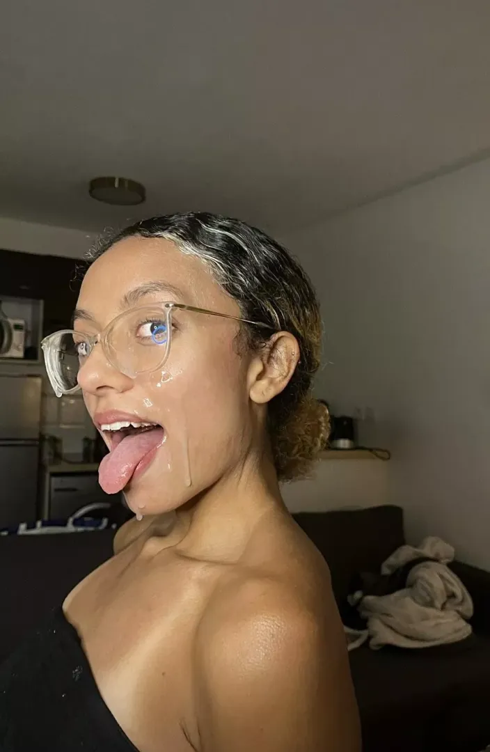cum on my glasses and my face, I love it by Goldencurls3