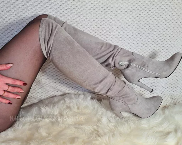 First post here, hello by nylonloverkyanna