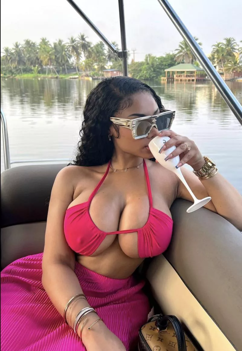 Hottie posted by ManufacturerThen9833