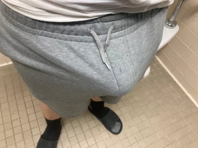 I be bulging in my shorts by TheBoxersDude