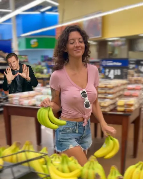 I LOVE seeing people get distracted as I walk by in the grocery store by outchasingfantasies