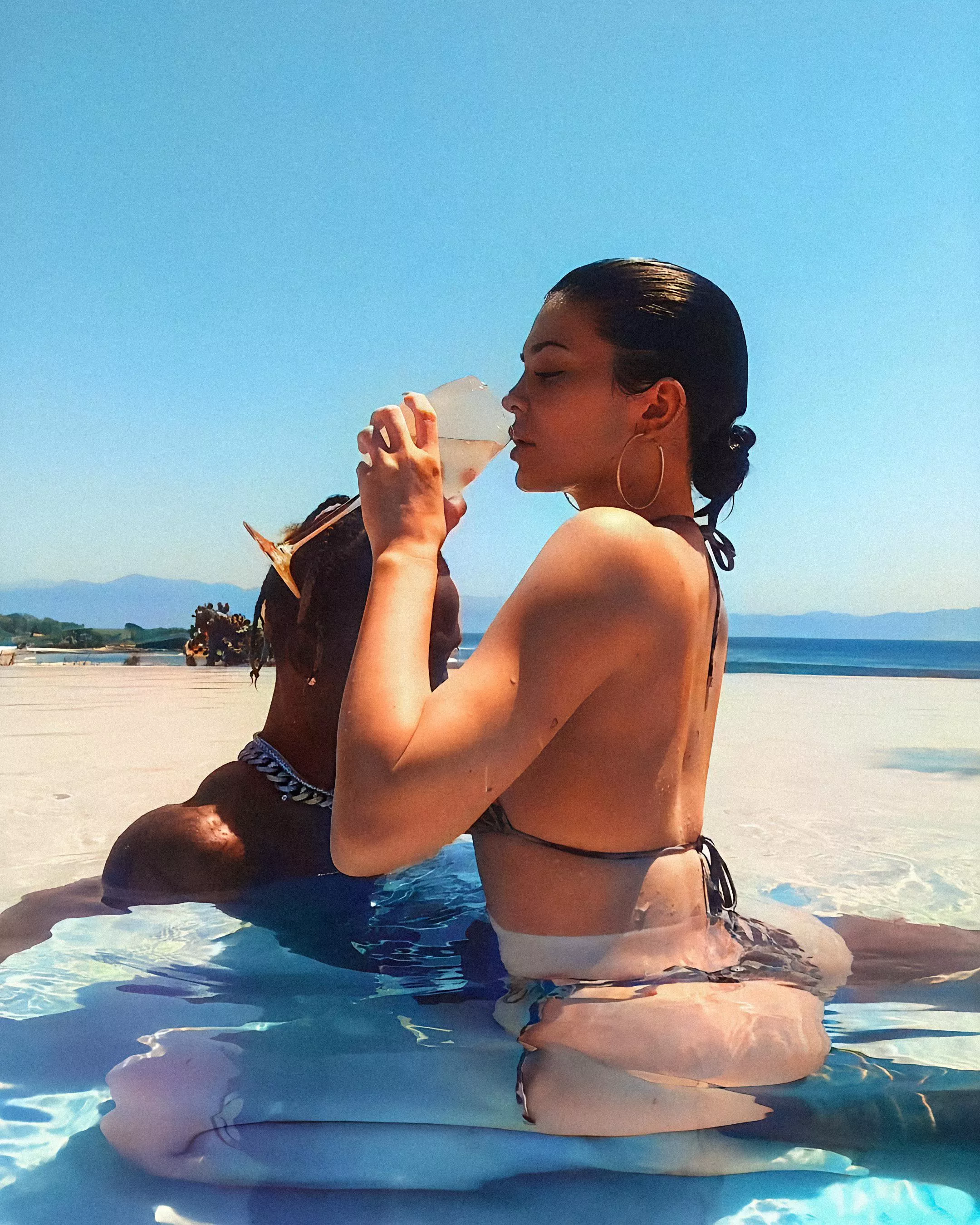 Kylie in the pool posted by Lovegyattt