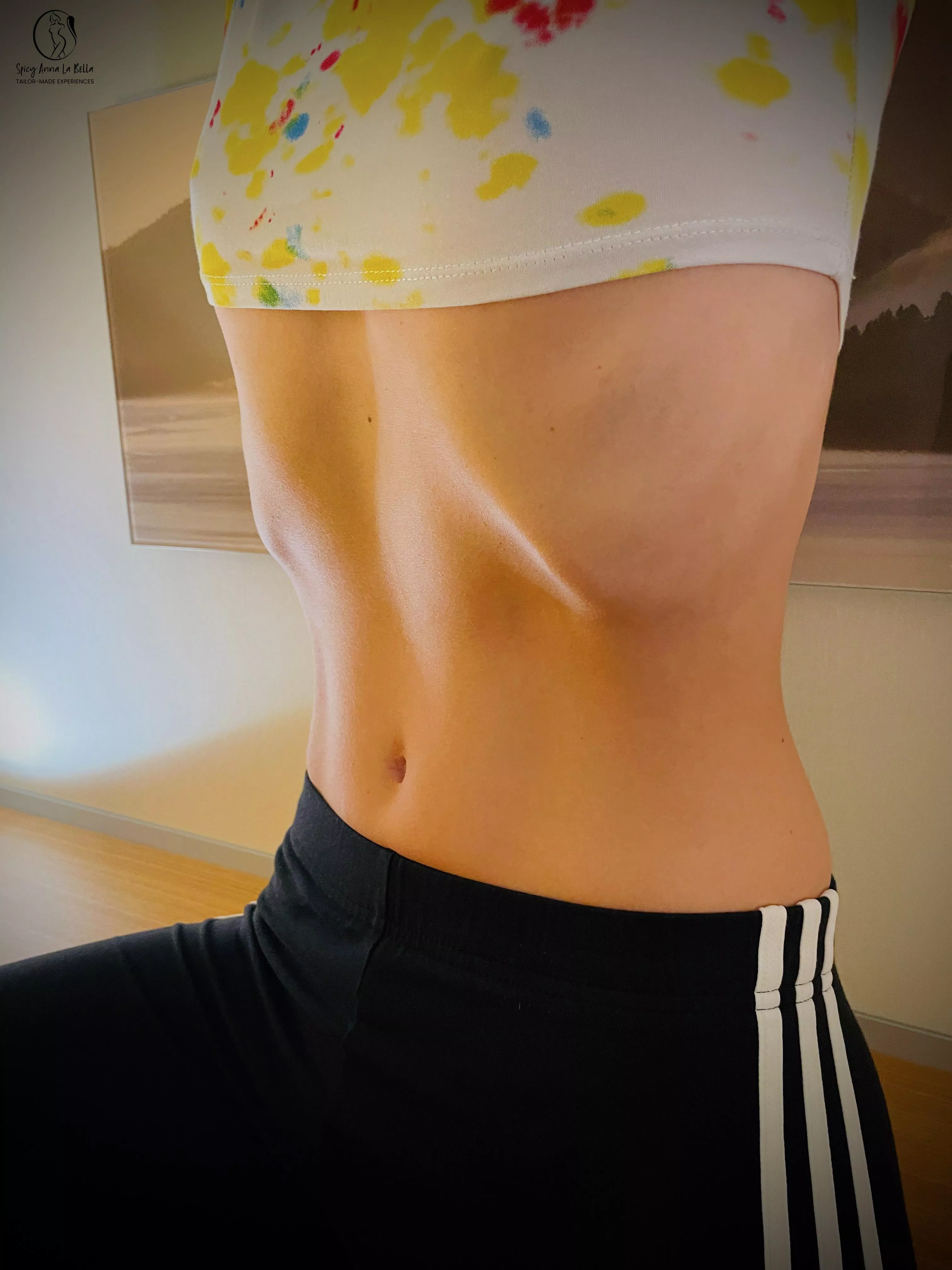 Radiant Light Accentuating the Ribcage Beauty posted by spicy_anna_la_bella