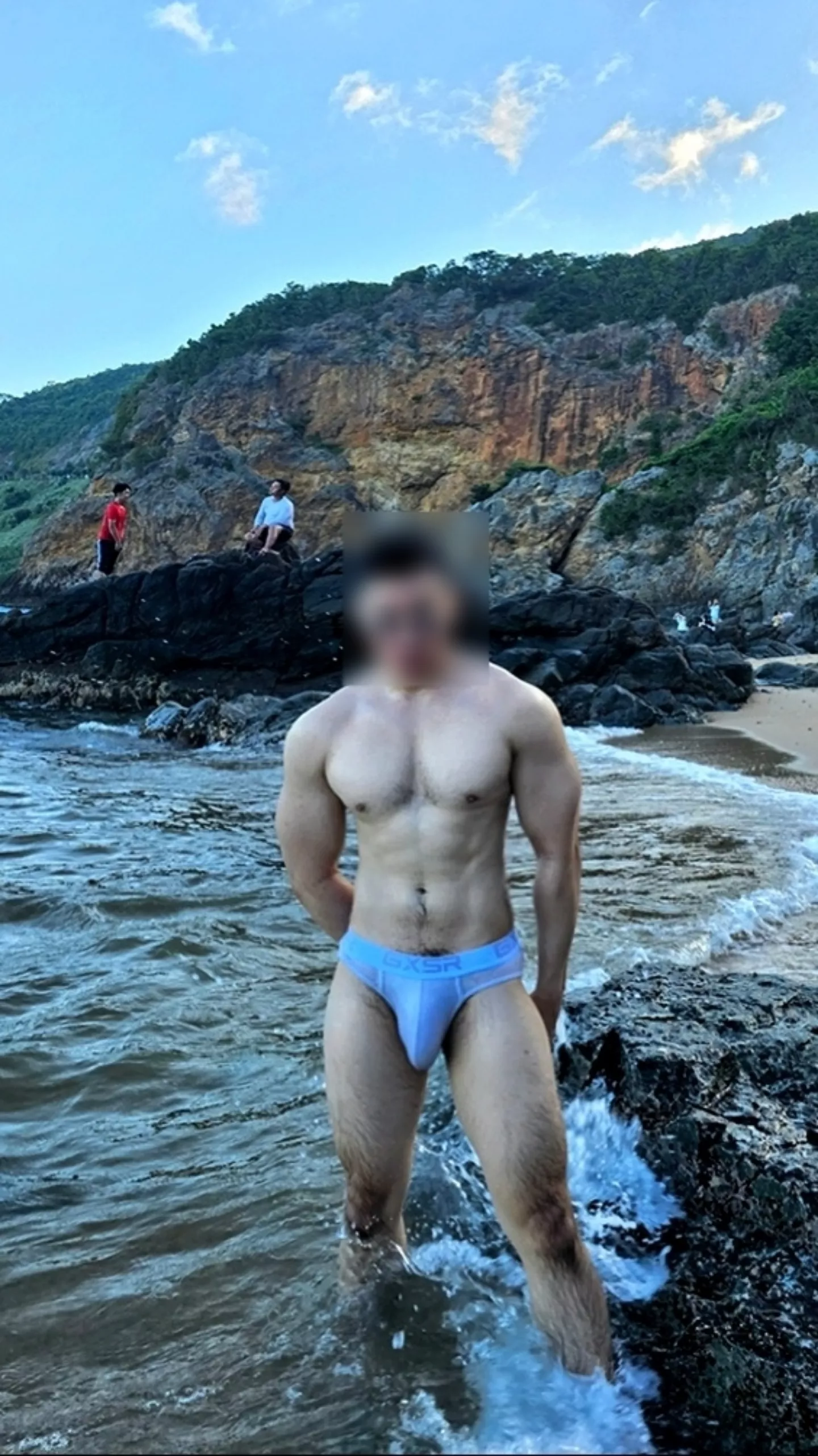 Rate my bulge! posted by Accurate_Grocery_939