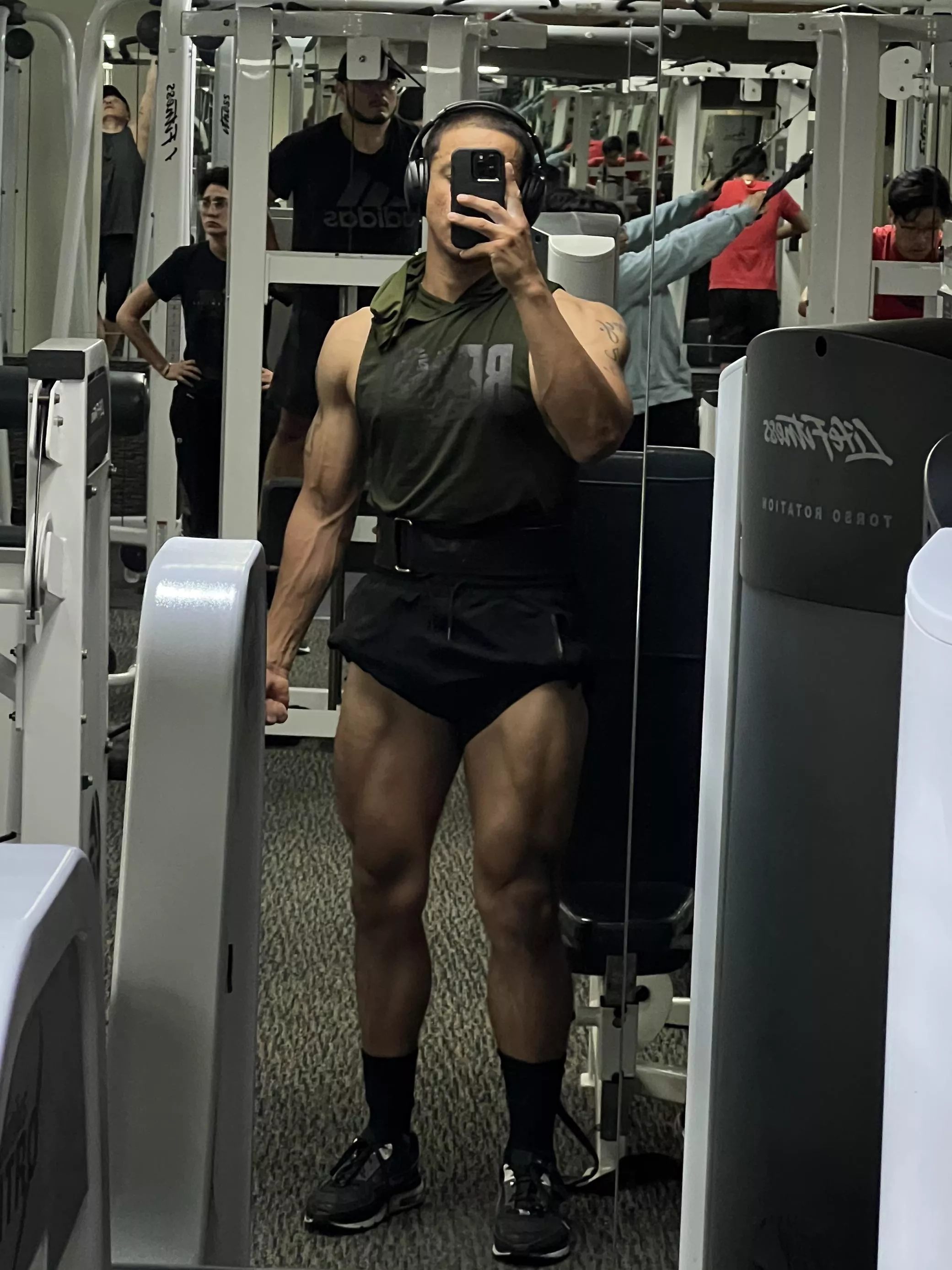 Trying to get my forearms close to my leg size 👍🏽 posted by KingAdonis06