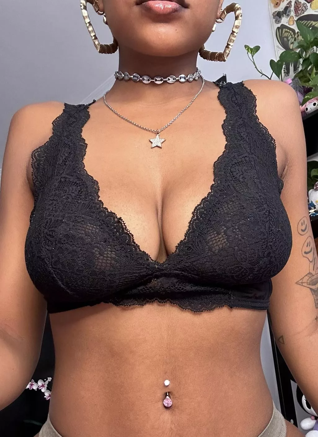 want a lil peek? posted by SiN444RiN