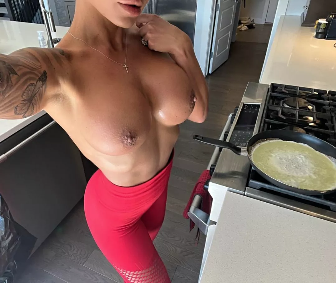 When guys crash at my house they wake up to breakfast like this posted by HisExoticVixen