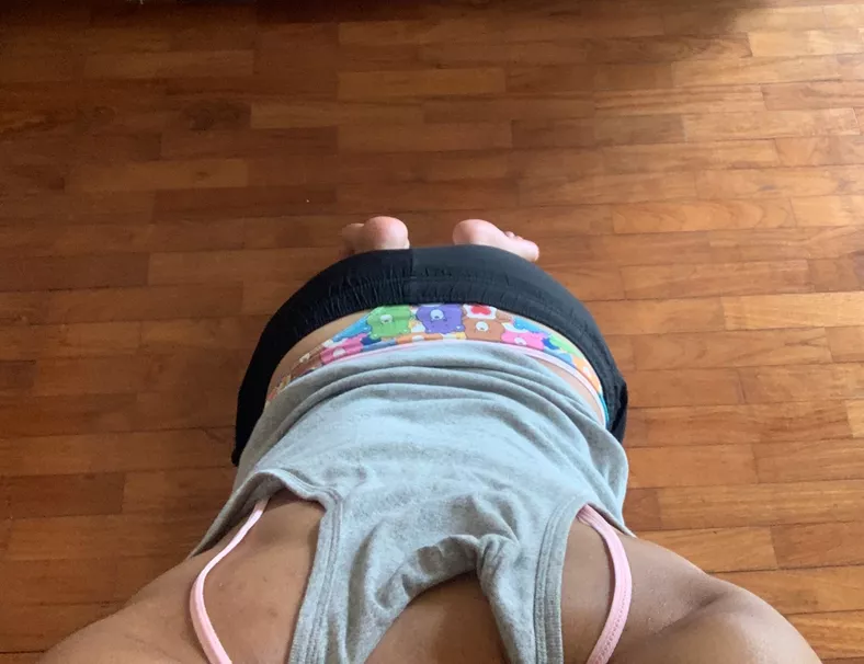 [23] Back from a date and he used his hands to guide me to my knees...i wonder how he knew i am a fem btm? posted by thongbabe99