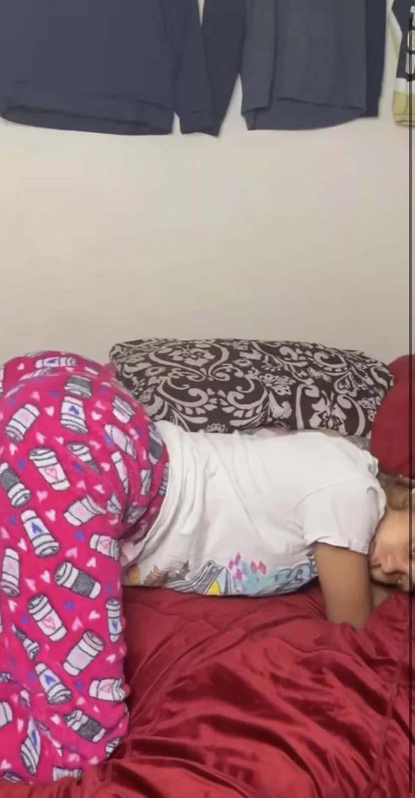 Bent over for sum dick 🤭 posted by angelica-estell