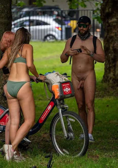 Cfnm public..... posted by Kcmn-83