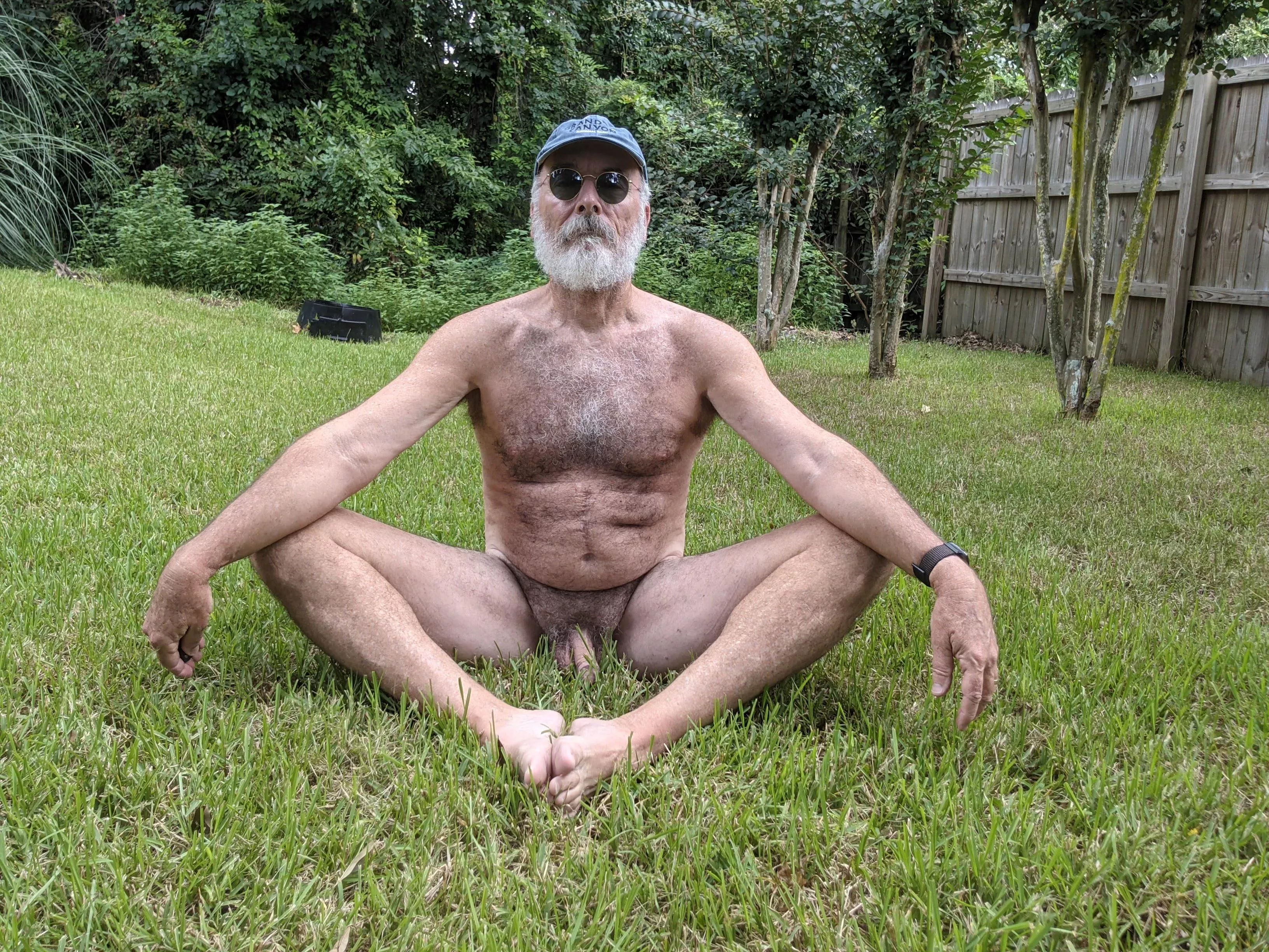 Cobbler in the grass posted by oldsearcherreturns