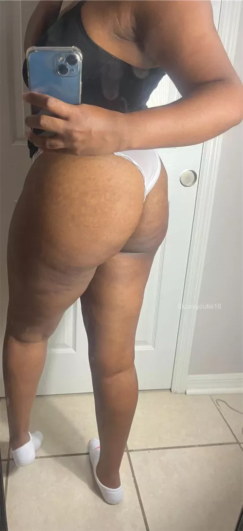 Come slap my ass till it bruises by Curvycutie18