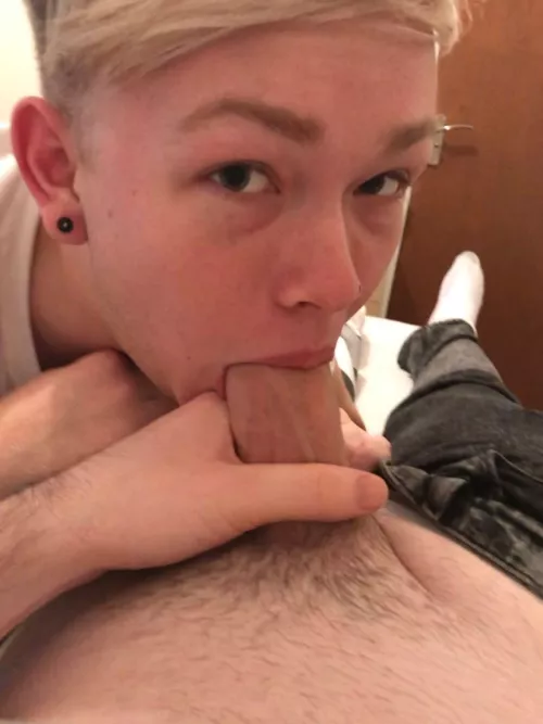 Cute Cali Cocksucker by Gayboi2580