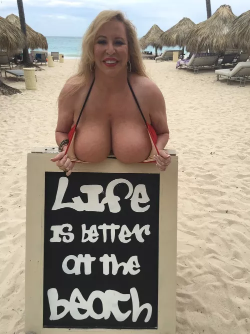 Europe DiChan by BitsnBoobs