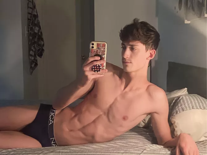 Give me a kiss? by kevtwink