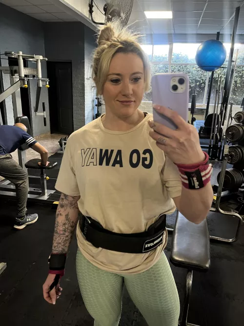 Gym milf saying hello😘 by FreyaSteel