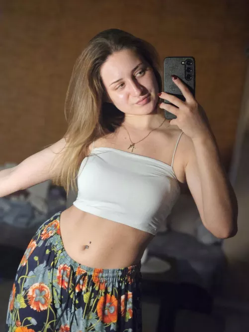 Heey, trying to look cute for you :) by Massivebubu69