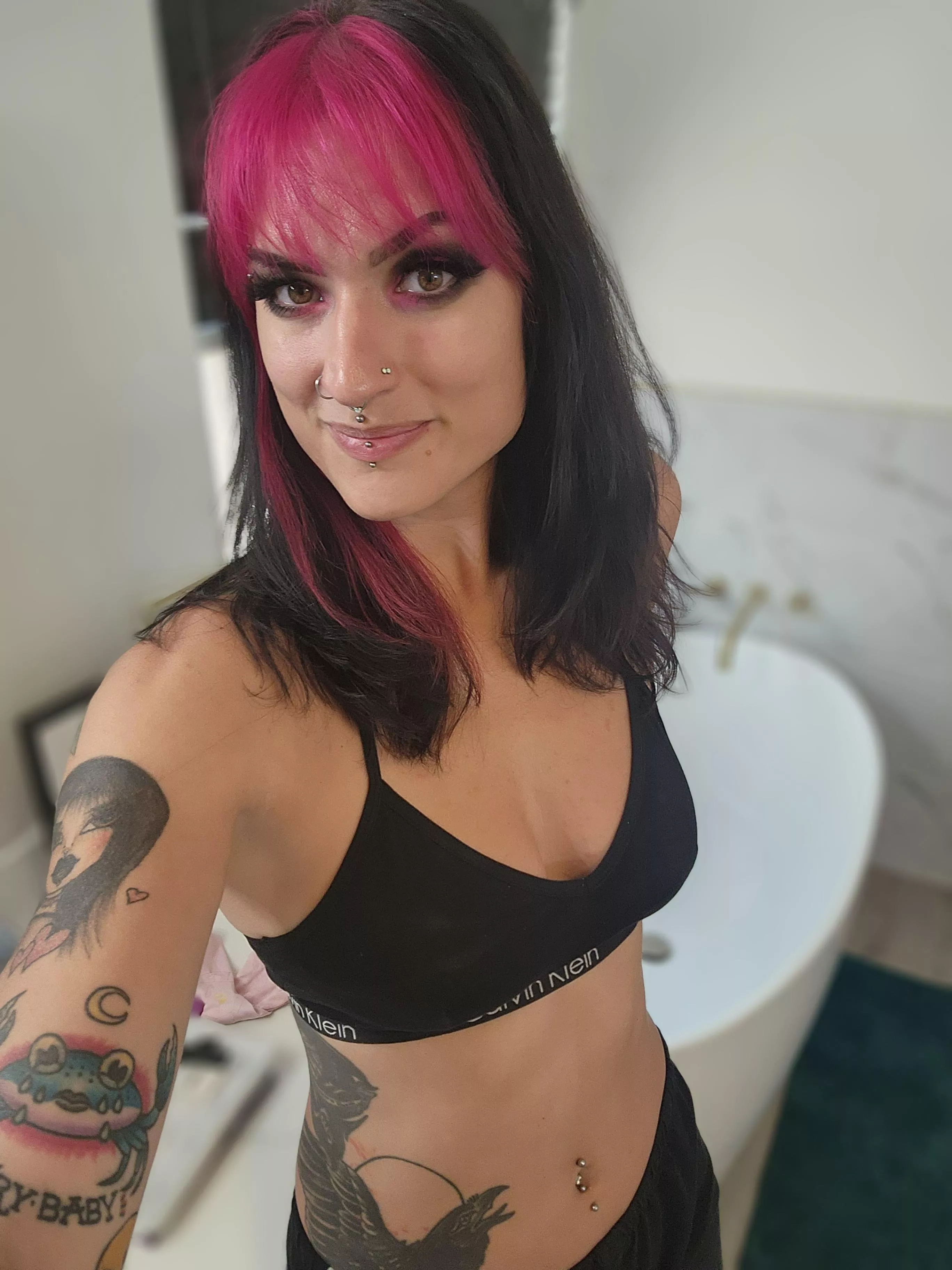 I like matching my hair and makeup posted by titania_orion