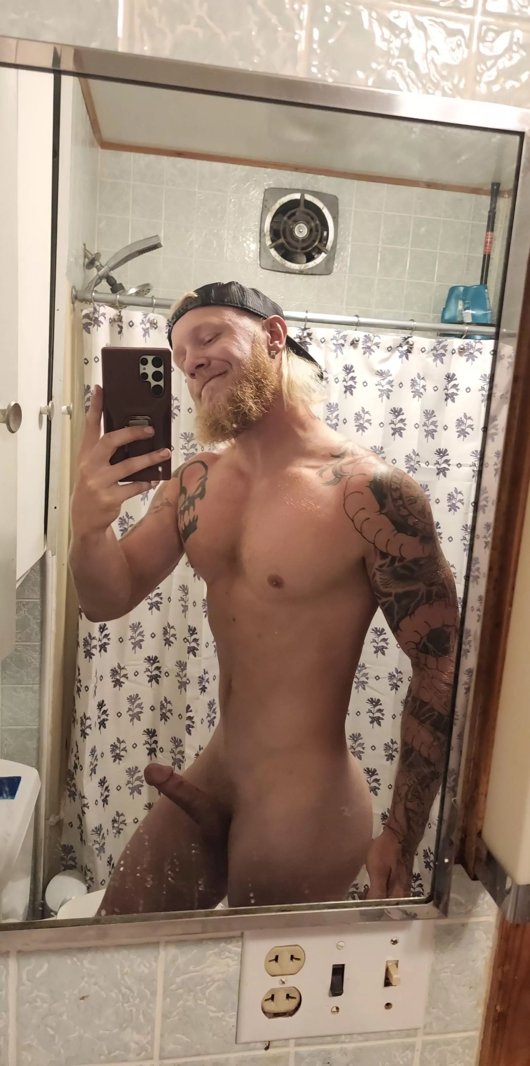 [M] Beard could use a good soaking after that lift, any volunteers? posted by Mason_albino