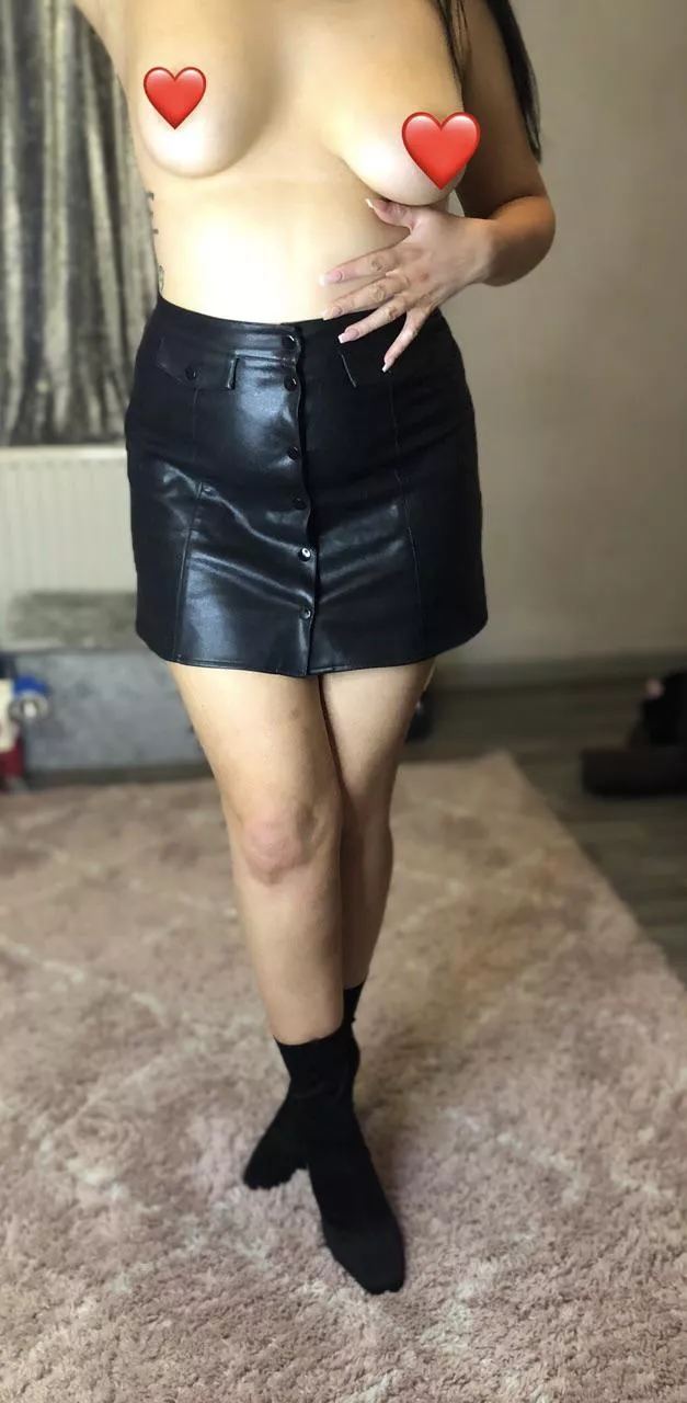 Rip my poppers open? 😏 posted by FacelessMILFUK