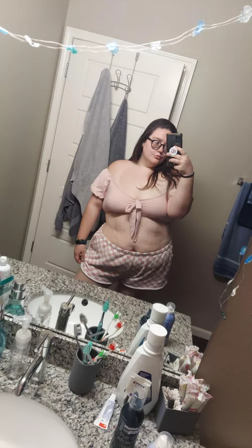 She really pulls this off by gronkthegoblin