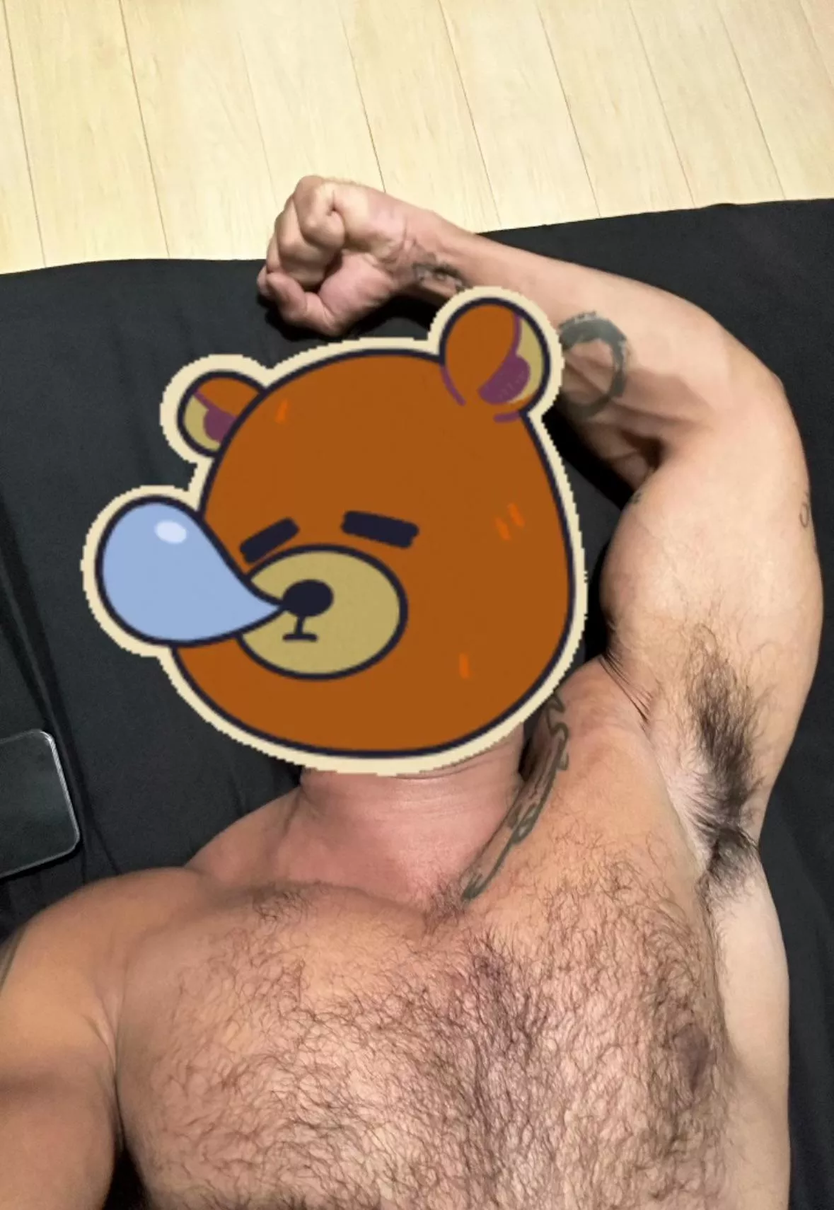 Wanna worship Papa Bears pits? After sex scent. posted by grayontop