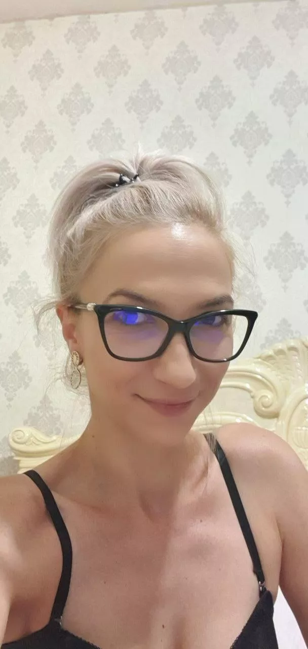 Weekend time, i love to let lose and unwind 💋🤪🥳😏 posted by KeillyKalifa