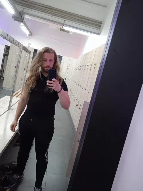 Who wants to come workout with me ? by Luca_lu98