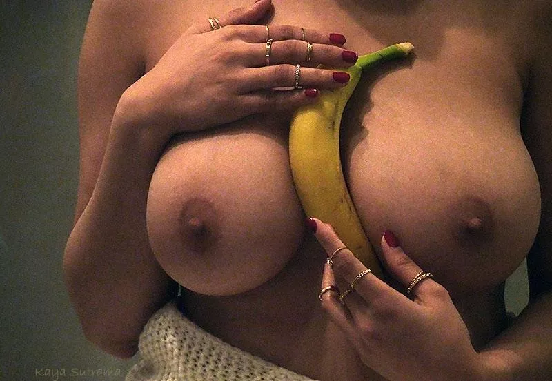 Whose dick is going to replace this banana? [F] posted by kayasutrama