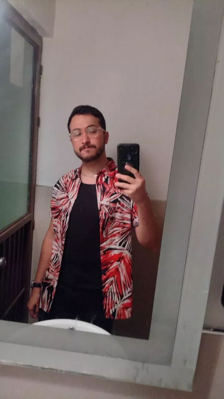 Wishing you all a very tipsy weekend 🖤❤️✨ posted by Rudyatom0