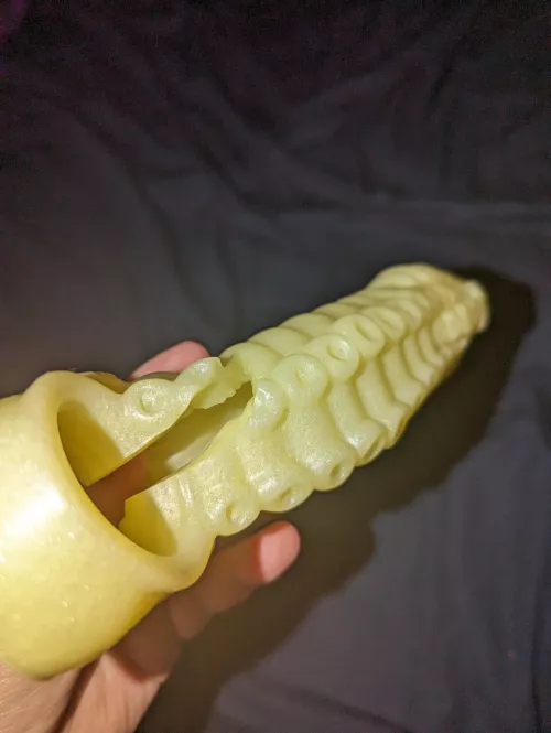 Would the bad dragon glue actually fix this big of a tear? Or is it worth it to just toss this toy and later re-purchase a new toy? I orginally bought it flopped. by Avvi_269