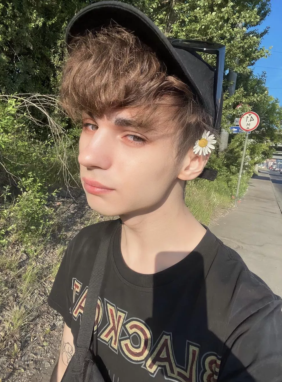 bottom boy here ✨ posted by marsel_cutie